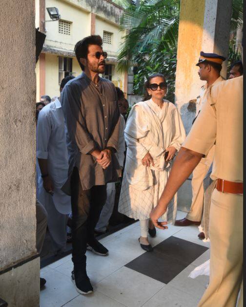 यहां पर अनिल कपूर भी पत्नी के साथ मौजूद थे.