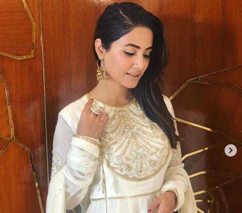 बर्थडे स्पेशल: 'अक्षरा बहू' के बर्थडे को बेहद की खास बना रहे हैं उनके फैंस Hina Khan turns out to 31, celebrating her birthday with fans बर्थडे स्पेशल: 'अक्षरा बहू' के बर्थडे को बेहद की खास बना रहे हैं उनके फैंस