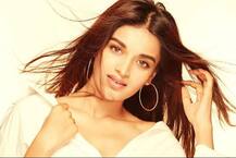 निधि अग्रवाल ने सफेद शर्ट में ढाया कहर, देखें तस्वीरें