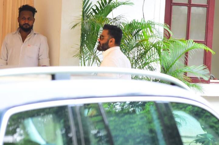 अभिनेता सुनील शेट्टी भी पहुंचे.