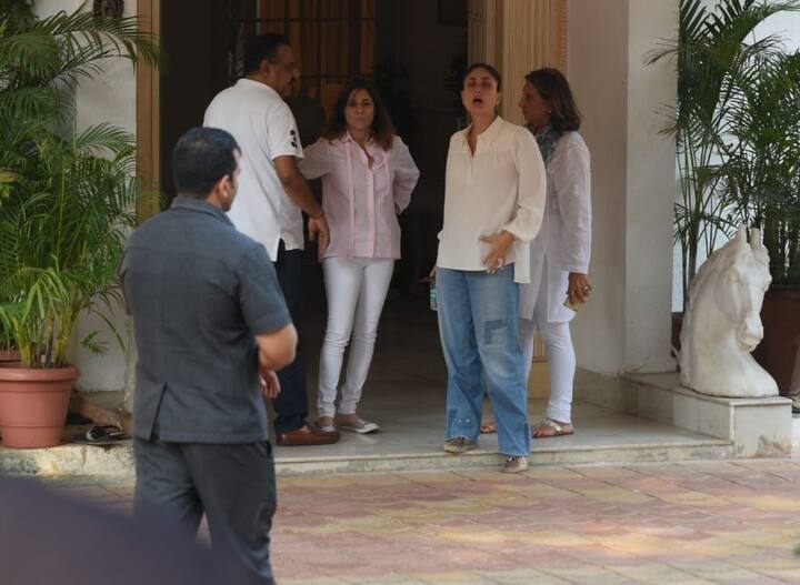 कल शाम कृष्णा राज कपूर का अंतिम संस्कार किया गया. इस दौरान अमिताभ बच्चन, ऐश्वर्या राय, अनिल कपूर और आलिया भट्ट जैसे कई बड़े सितारे शामिल रहे.