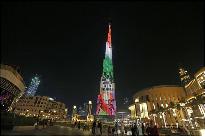 दरअसल, मंगलवार 2 अक्टूबर को पूरे भारत में राष्ट्रपिता महात्मा गांधी के जन्मदिवस के मौके पर गांधी जयंती के जश्न में डूबा हुआ था. फोटो-ट्विटर