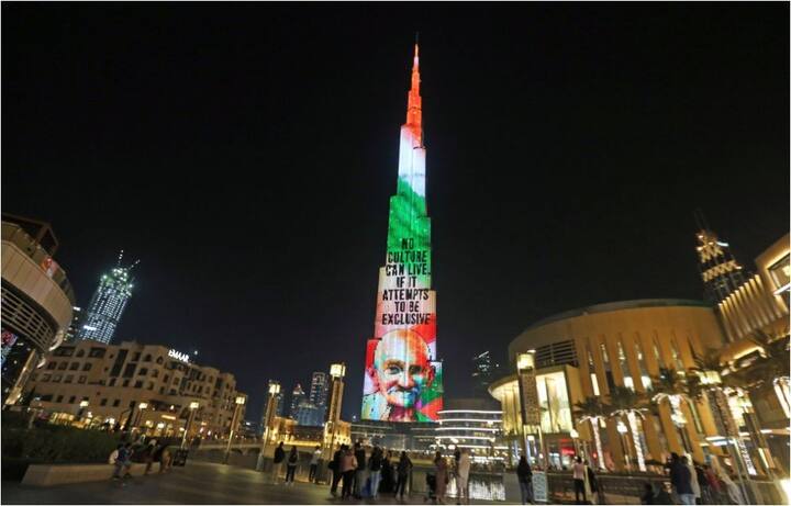 वहीं, इसका असर दुबई में बुर्ज खलीफा पर भी देखा गया. जहां, पूरी इमारत को तिरंगे और गांधी की तस्वीरों से सजाया गया था. फोटो-ट्विटर