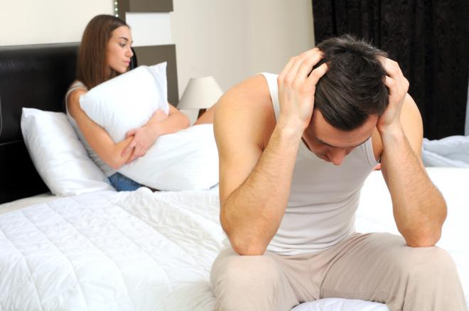 Vastu Tips for Bedroom : भूलकर भी बेडरूम में ना रखें ये चीज़े, पति-पत्नी के रिश्ते पर पड़ता है नकारात्मक असर