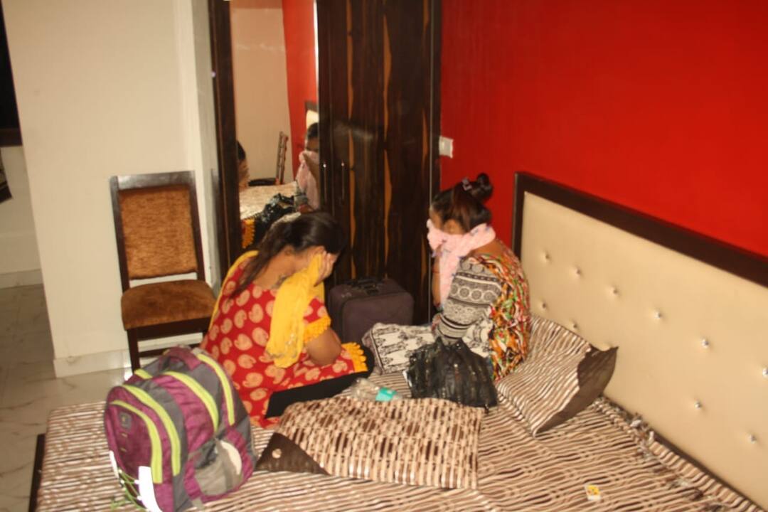 रूस की लड़की समेत दिल्ली, कोलकाता की लड़कियों से कराया जा रहा था 'गंदा काम', ऐसे होती थी बुकिंग call girl racket busted in meerut रूस की लड़की समेत दिल्ली, कोलकाता की लड़कियों से कराया जा रहा था 'गंदा काम', ऐसे होती थी बुकिंग