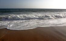 समुद्र की लहरों ने जब महिला को पहुंचा दिया हॉस्पिटल