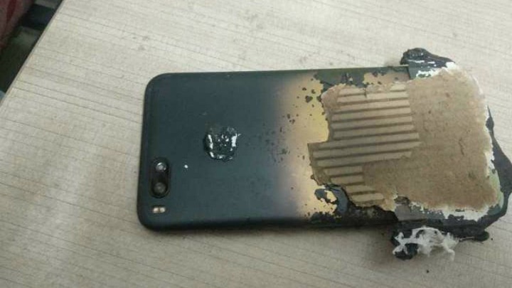 Xiaomi Mi A1 'explodes': 10 tips to prevent your smartphone from catching fire Xiaomi Mi A1 में लगी आग, इन 10 टिप्स का इस्तेमाल कर अपने फोन को आग लगने से बचाएं