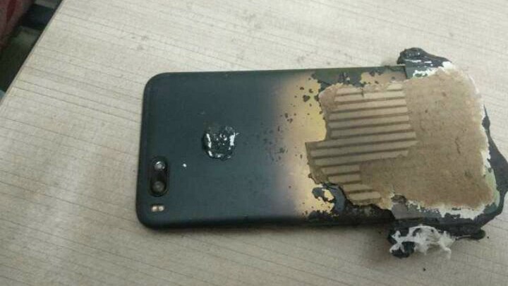 Xiaomi Mi A1 में लगी आग, इन 10 टिप्स का इस्तेमाल कर अपने फोन को आग लगने से बचाएं Xiaomi Mi A1 'explodes': 10 tips to prevent your smartphone from catching fire Xiaomi Mi A1 में लगी आग, इन 10 टिप्स का इस्तेमाल कर अपने फोन को आग लगने से बचाएं