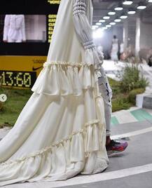 पेरिस फैशन में ये वेडिंग ड्रेसेस छाईं रहीं, देखें तस्वीरें