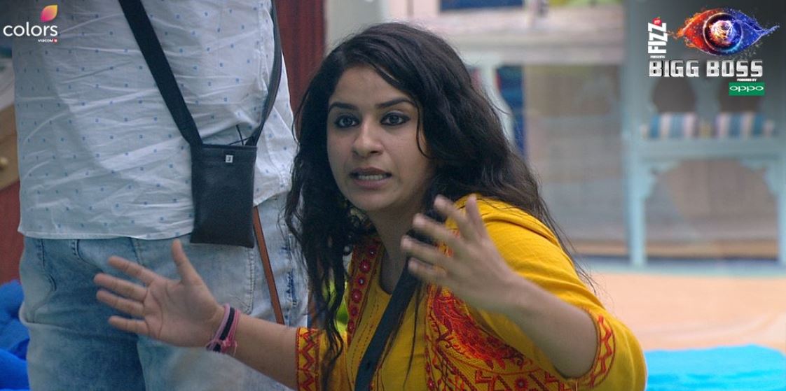 Bigg Boss 12 Day 18 Highlights: खान बहनों पर फूटा सुरभि का गुस्सा, झाड़ू की वजह से दीपक और जसलीन के बीच हुई झड़प