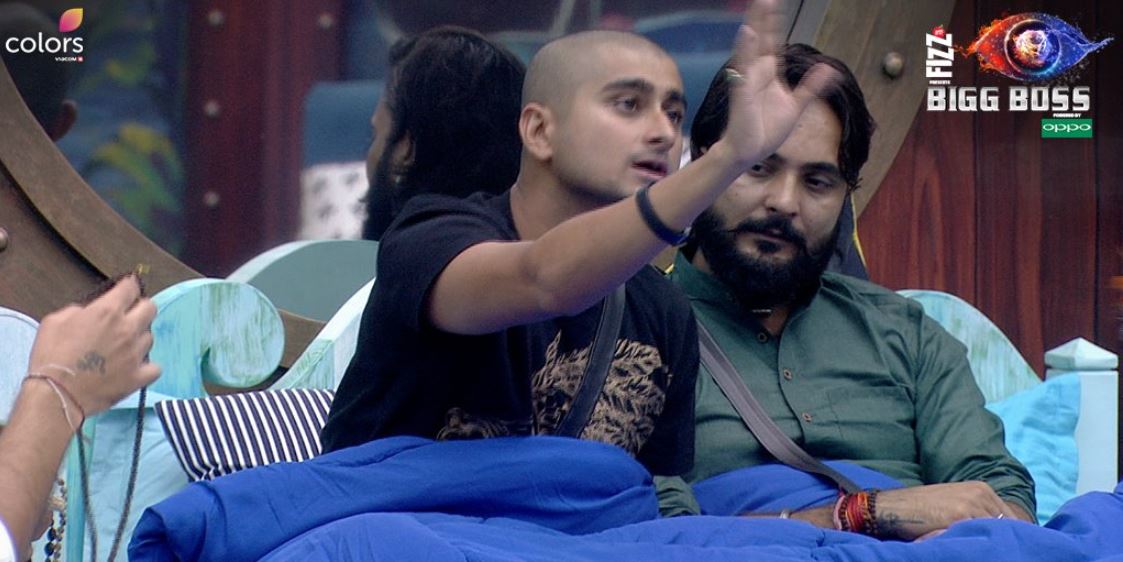 Bigg Boss 12 Day 18 Highlights: खान बहनों पर फूटा सुरभि का गुस्सा, झाड़ू की वजह से दीपक और जसलीन के बीच हुई झड़प