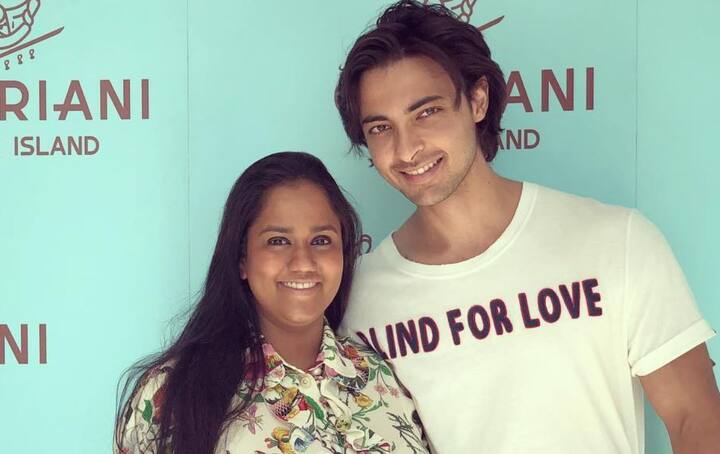 अर्पिता का कहना है कि खुद उनके भाई ने उनसे कहा कि वो आयुष से मिलना चाहते हैं. इसके बाद आयुष ने ही भाई से रिश्ते के बारे में बात की. अर्पिता ने बताया कि इस वजह से उन्हें अपने परिवार से इस रिश्ते को लेकर ज्यादा कुछ बात नहीं करनी पड़ी.