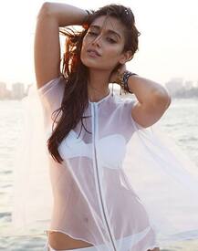 इंटरनेट की \'मोस्ट सेंसेशनल सिलेब्रिटी\' बनीं इलियाना डिक्रूज