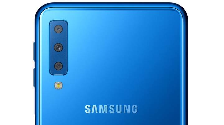 कैमरे के मामले में फोन में डुअल लेंस कैमरा, वाइड एंगल व्यू, बुकेह इफेक्ट जैसे फीचर्स दिए गए हैं.