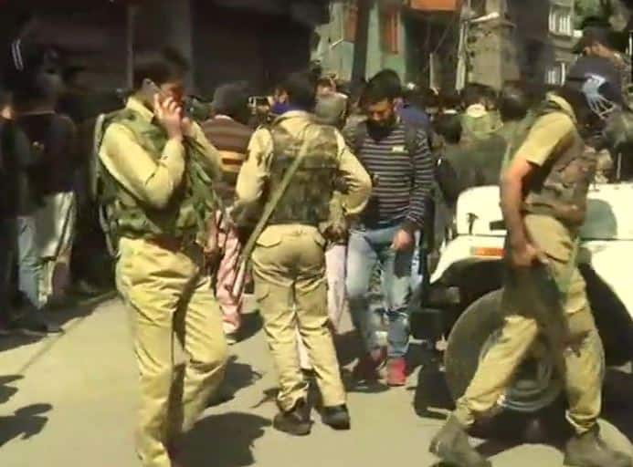 Srinagar Militants attack: Two National Conference workers shot dead in Jammu Kashmir जम्मू-कश्मीर: श्रीनगर में आतंकियों की फायरिंग में नेशनल कांफ्रेंस के 2 कार्यकर्ताओं की मौत