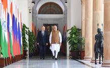 भारत-रूस S- 400 समझौते पर मंडरा रहा अमेरिकी कानून CAATSA का खतरा, इसके बारे में जानें सब कुछ