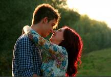इन वजहों से बार-बार गले लगें पार्टनर के