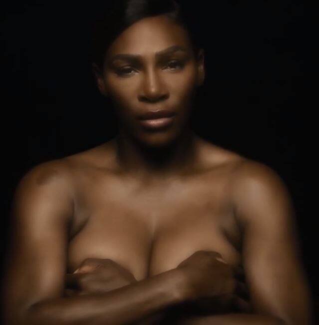 सेरेना विलियम्स ने हाल में ब्रेस्ट कैंसर महीने के दौरान ऑस्ट्रेलिया की दिवगंत एक्ट्रेस, सॉन्गराइटर क्रिसी एम्फलेट के सम्मान में एक तस्वीर सोशल मीडिया पर शेयर की हैं. इस तस्वीर में वो टॉपलेस नज़र आ रही हैं जिसमें वो काफी बोल्ड लुक में दिखीं. तस्वीर: इंस्टाग्राम