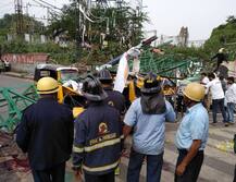 पुणे: रेलवे स्टेशन के पास अवैध होर्डिंग गिरने से 3 की मौत, 10 लोग घायल