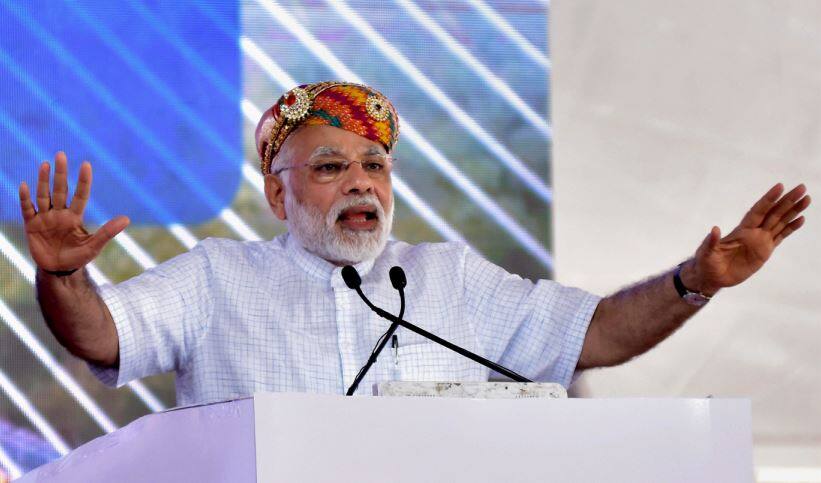 गुजरात मामले पर पीएम मोदी बोले- कांग्रेस का मंत्र है 'बांटो और राज करो' PM Modi Attacks Congress on the issue of Violence against migrants in Gujarat गुजरात मामले पर पीएम मोदी बोले- कांग्रेस का मंत्र है 'बांटो और राज करो'