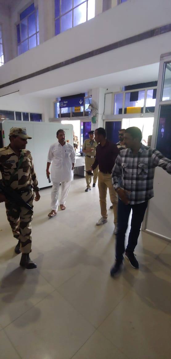 तनुश्री के आरोपों का सामना कर रहे नाना पाटेकर ने 'हाउसफुल 4' की शूटिंग बीच में रोकी, जोधपुर से मुंबई रवाना