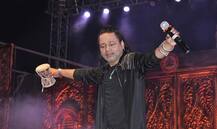 कैलाश खेर पर लगा शोषण का आरोप, महिला ने कहा- अपने घर बुलाकार किया ऐसा बर्ताव