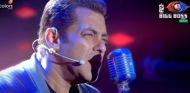 मशहूर रिएलिटी शो 'बिग बॉस 12' में दूसरे वीकेंड का वार एपिसोड के दौरान सीजन का सबसे बड़ा ट्विस्ट देखने को मिला. इस हफ्ते घर से बाहर जाने के लिए श्रीसंत, सृष्टि, करणवीर और अनूप-जसलीन को नॉमिनेट किया था. लेकिन सलमान खान ने शनिवार को घर से बेघर होने वाले कंटेस्टेंट के नाम का एलान नहीं किया.