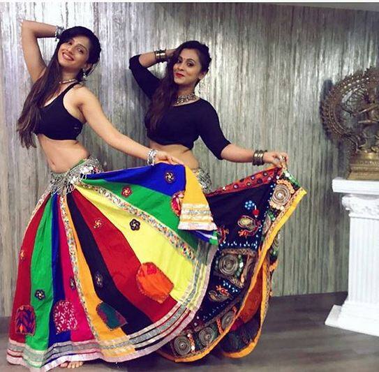  इसके अलावा आप डांडिया-गरबा की रोजाना कम से कम 1 घंटा प्रैक्टिस करें. रोजाना अभ्यास से आपका स्टेमिना बढ़ेगा. फोटोः इंस्टाग्राम