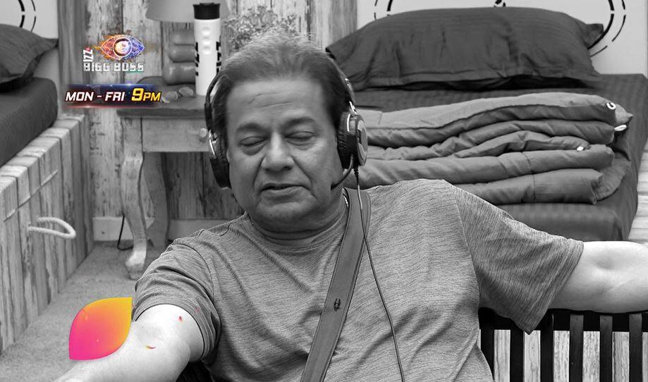 Anup Jalota is in huge problem, Jasleen said she is single now bigg boss 12 Bigg Boss 12: अनूप जलोटा को जसलीन ने दिया बड़ा झटका, कहा- मैं सिंगल हूं