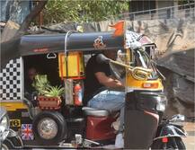 मुंबई की सड़कों पर ऑटो चला रहे हैं हॉलीवुड स्टार विल\