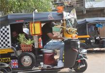 मुंबई की सड़कों पर ऑटो चला रहे हैं हॉलीवुड स्टार विल\