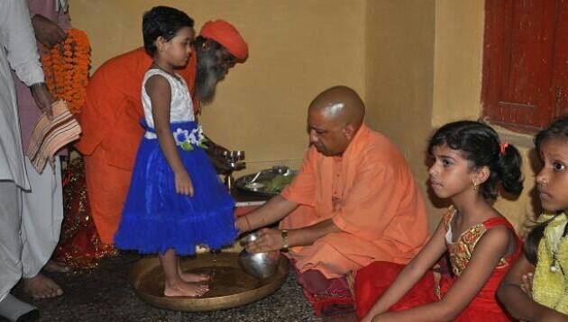 up cm yogi adityanath routine during navratri सीएम योगी आदित्यनाथ गोरक्षपीठ में कलश स्थापना करेंगे, नौ दिन रखेंगे नवरात्रि का व्रत