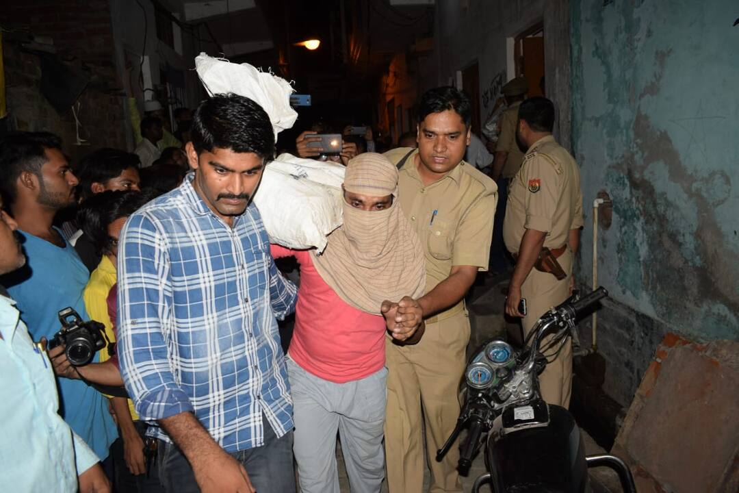 मेरठ में तमंचे बना रहे थे मुंगेर के कारीगर, दिल्ली पुलिस ने मारा तहखाने पर छापा तो खुला राज delhi police special team arrest 5 munger made tamancha makers from meerut मेरठ में तमंचे बना रहे थे मुंगेर के कारीगर, दिल्ली पुलिस ने मारा तहखाने पर छापा तो खुला राज