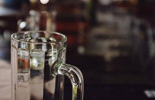  जो पुरुष सप्ताह में 4 से 10 पैग ड्रिंक करते हैं उनमें टाइप 2 डायबिटीज होने का खतरा कम रहता है लेकिन जो 10 से ज्यादा पैग ड्रिंक करते हैं उन्हें टाइप 2 डायबिटीज होने का खतरा दो गुना हो जाता है.फोटोः गूगल फ्री इमेज 