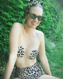 महिलाओं को ब्रेस्ट कैंसर टेस्ट की सलाह देने के लिए टॉपलेस हुई ये हीरोइन, देखें तस्वीरें