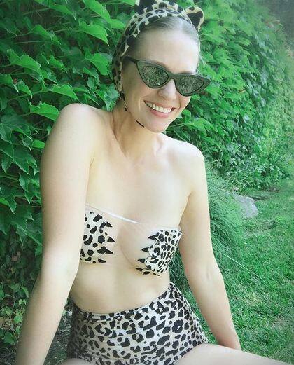  अभिनेत्री जैन्युअरी जोन्स ने ब्रेस्ट कैंसर पर जागरूकता फैलाने के लिए सोशल मीडिया पर अपनी टॉपलेस तस्वीर साझा की. फोटोः इंस्टाग्राम 