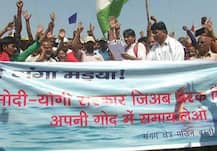 कुंभ क्षेत्र से बेदखल किये जाने के विरोध में झुग्गी झोपड़ी वालों का प्रदर्शन, गंगा में जल समाधि की धमकी