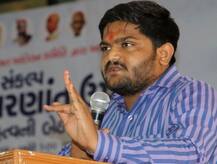 गुजरात हिंसा: हार्दिक ने जारी किया हेल्पलाइन नंबर, कहा- कोई मारपीट की धमकी देता है तो तुरंत कॉल करें