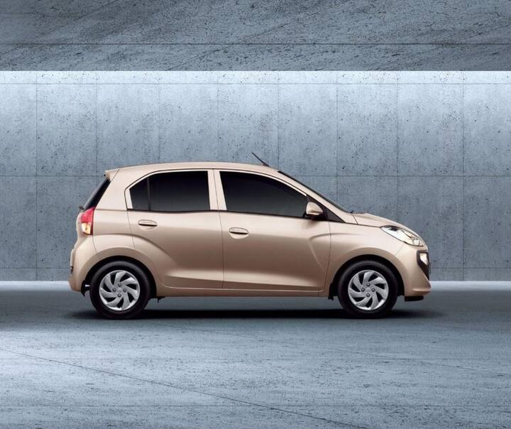 ह्युंडाई के मुताबिक, सैंट्रो का नया वेरिएंट 20 किलोमीटर प्रति लीटर पेट्रोल पर चलेगा. दूसरी तरफ सीएनजी से यही वेरिएंट 30 किलोमीटर प्रति किलोग्राम पर आसानी से अपनी रफ्तार पकड़ सकता है. तस्वीर: ट्विटर   