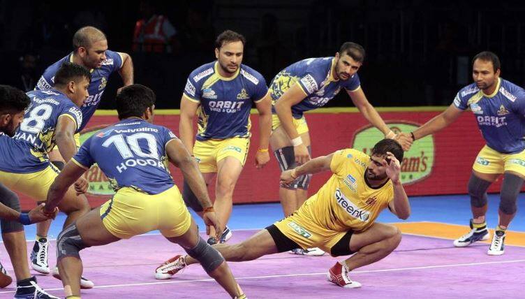 Pro Kabaddi League 2018: पहले मुकाबले में तेलुगू टाइटंस ने तमिल थलाइवाज को बड़े अंतर से दी मात Pro Kabaddi League 2018: In the first match, Telugu Titans defeats Tamil Thualaivas by big margin Pro Kabaddi League 2018: पहले मुकाबले में तेलुगू टाइटंस ने तमिल थलाइवाज को बड़े अंतर से दी मात