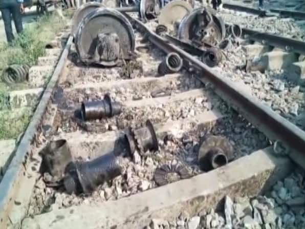 इस भयानक हादसे में 7 लोगों की मौत हो गई है जबकि 41 लोग घायल बताए जा रहे हैं. पीड़ितों की मदद के लिए कई टीमें घटनास्थल पर पहुंच चुकी हैं.