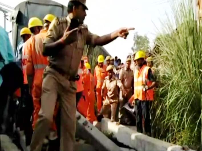 रेलवे बोर्ड के अध्यक्ष अश्विनी लोहानी दुर्घटनास्थल के लिए रवाना हो गए हैं. दुर्घटना के कारण इस मार्ग की सभी अप और डाउन लाइनों पर रेल यातायात बाधित है.