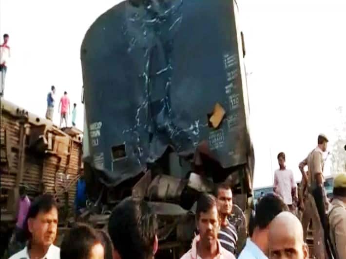 हादसे के बाद उत्तर रेलवे ने हेल्पलाइन नंबरों की घोषणा की है. जनसंपर्क अधिकारी विक्रम सिंह के अनुसार वाराणसी हेल्पलाइन नंबर 0542 2503814, लखनऊ हेल्पलाइन नंबर 9794830975, 9794830973, प्रतापगढ़ हेल्पलाइन नंबर 05342 220492 और रायबरेली के लिए हेल्पलाइन नंबर 0535 2213154 है.