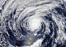 आंध्र प्रदेश: चक्रवाती तूफान \'तितली\' ने ली आठ लोगों की जान, बड़े पैमाने पर मचाई तबाही