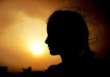 OMG! महिला के गाल पर कीड़ों ने बना लिया अपना घर, जानें फिर क्या हुआ