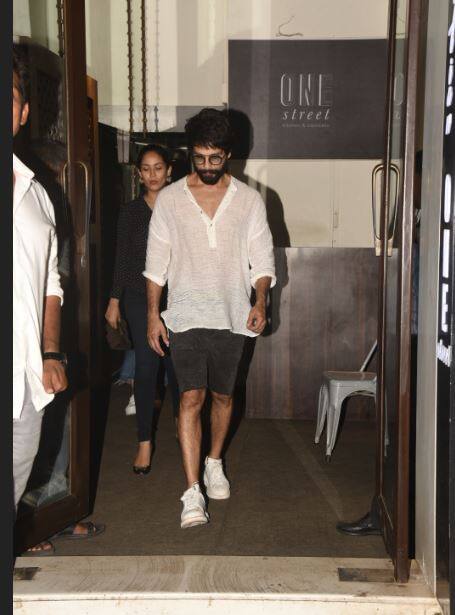 बता दें कि कुछ समय पहले ही शाहिद की फिल्म 'बत्ती गुल मीटर चालू' रिलीज हुई थी लेकिन ये फिल्म कुछ खास नहीं चली.