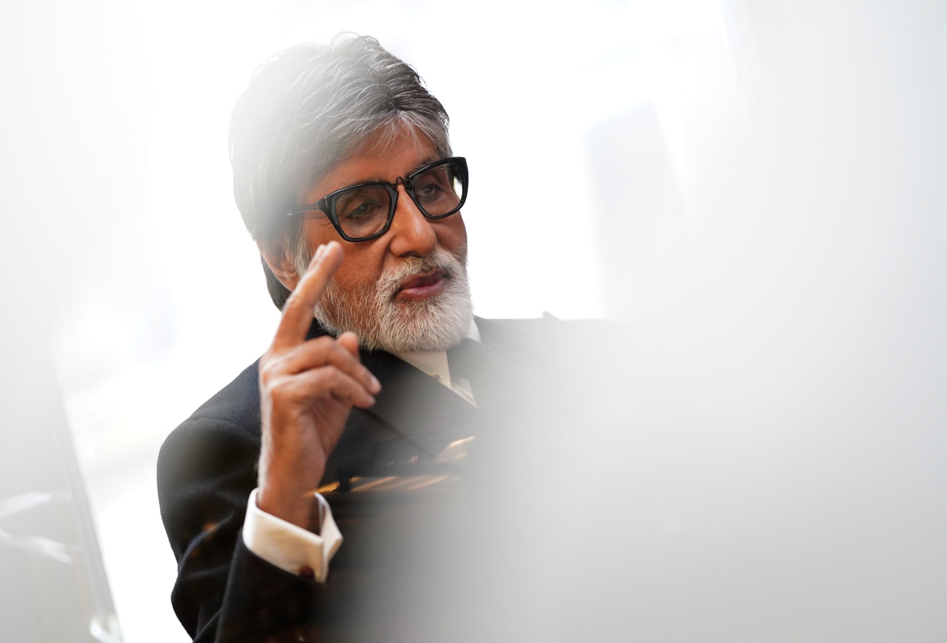 Happy Birthday Amitabh Bachchan: सामाजिक मुद्दों पर ज़ुबान खोलने से क्यों डरते हैं सदी के महानायक?