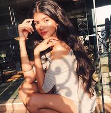 बेहद स्टाइलिश है वरूण धवन की भतीजी, हॉट तस्वीरें पोस्ट कर बनी हुई है इंटरनेट सेंसेशन