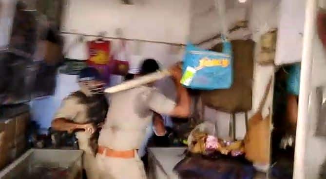 बेरहम पुलिस, बेबस बीटीसी अभ्यर्थी: युवतियों पर की पानी की बौछार, युवकों पर दुकान में घुसकर चटका‍ईं लाठियां