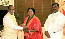 तेलंगाना: कांग्रेस नेता की पत्नी सुबह बीजेपी में हुईं शामिल, 10 घंटे के भीतर \'घर वापसी\'